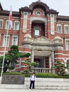 東京駅正面にて