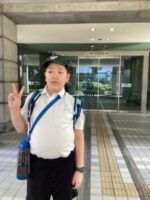 富山市役所前での記念撮影