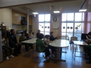 卒業を祝う集いの様子