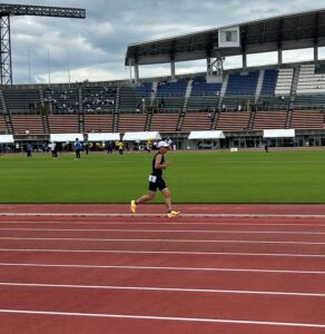 1500mを走る種谷さん
